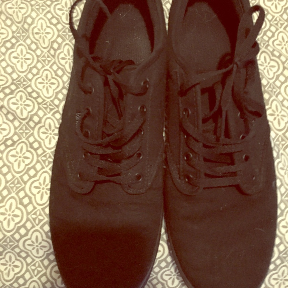 Vans all black